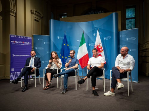 La strategia Trova il tuo spazio si sviluppa attraverso un percorso di ascolto, approfondimento e attivazione, con l'obiettivo di trasformare i bisogni e gli interessi emersi tra le giovani generazioni in esperienze concrete. Nella foto un altro momento della conferenza stampa dell'assessore Galateo con Tecchiati, Criscuolo, Damian e Graziosi. (Foto: USP)