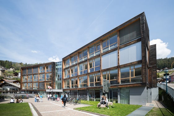 La Jonta provinziela deliberà de auzé la soma che vën paieda ora per uni sculé y uni sculea dl ITE Raetia de Urtijëi cun azënt sun l sport. (Foto: USP)