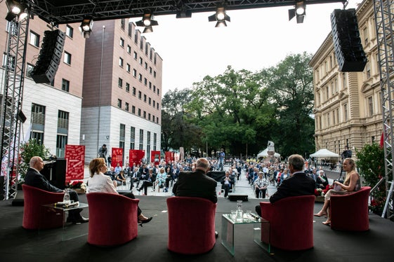  Die Weggefährten Durnwalder, Stocker, Salghetti Drioli und Valentin berichteten dem Publikum über ihre Erfahrungen mit Silvius Magnago. (Foto: LPA/Ivo Corrà)