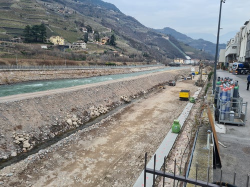 Auf der Höhe der Mila im Bozner Stadtteil Kampill hat die Wildbachverbauung den Uferschutz an der orografisch linken Seite des Eisacks verstärkt. (Foto: LPA/Landesamt für Wildbach- und Lawinenverbauung Süd in der Agentur für Bevölkerungsschutz)