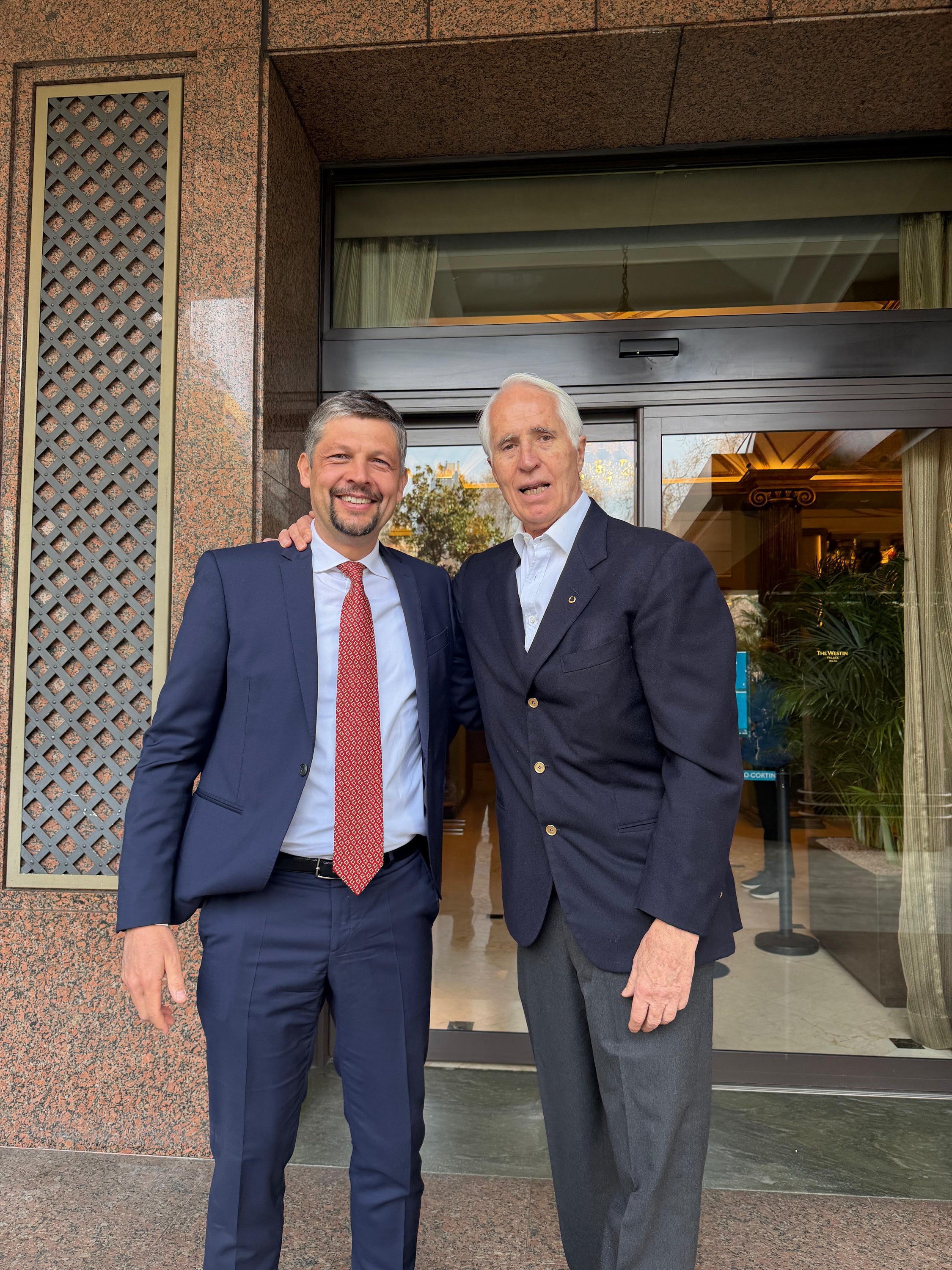 L'assessore provinciale alla Mobilità e alle Infrastrutture, vicepresidente della Provincia autonoma di Bolzano, Daniel Alfreider (a sinistra) con il presidente della Fondazione Milano Cortina 2026 Giovanni Malagò. (Foto: USP/Bruno Benedetto)