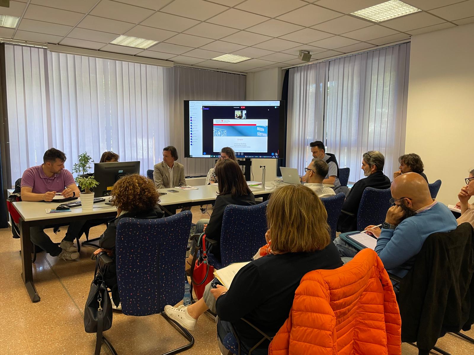 Il sovrintendente scolastico Vincenzo Gullotta ha incontrato ieri (16 aprile) a Palazzo Plaza i componenti della Consulta provinciale dei genitori per la scuola in lingua italiana (Foto: ASP/Valentina Failo)