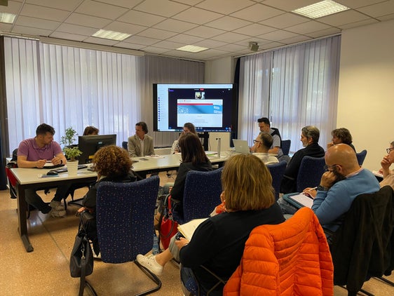 Il sovrintendente scolastico Vincenzo Gullotta ha incontrato ieri (16 aprile) a Palazzo Plaza i componenti della Consulta provinciale dei genitori per la scuola in lingua italiana (Foto: ASP/Valentina Failo)