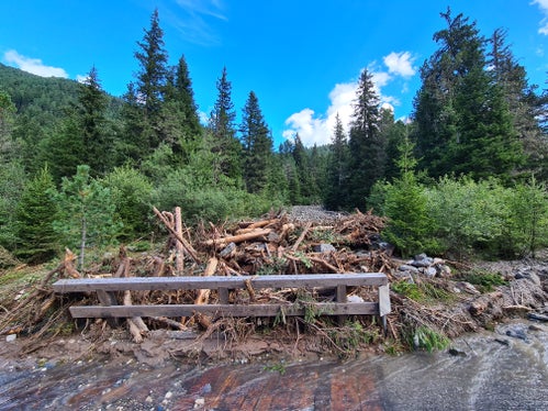 In der Gemeinde St. Martin in Thurn sind mehrere Seitenbäche der Lasanke über die Ufer getreten, darunter der Kompatschbach, im Bild bei seiner Mündung in die Lasanke. (Foto: LPA/Landesamt für Wildbach- und Lawinenverbauung Ost)