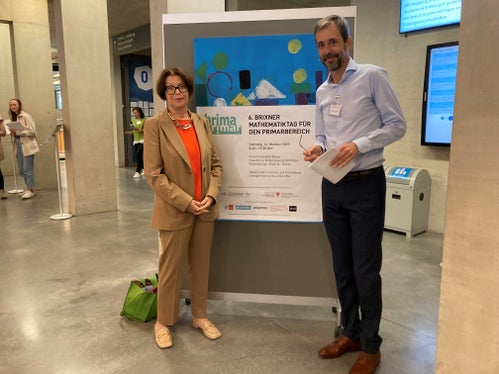 Gertrud Verdorfer, direttrice della Ripartizione pedagogica Direzione istruzione e formazione tedesca, e Michael Gaidoschik, professore di didattica della matematica presso la Facoltà di scienze della formazione della Libera Università di Bolzano. (Foto: ASP/Direzione istruzione e formazione tedesca/Anna Uhl)