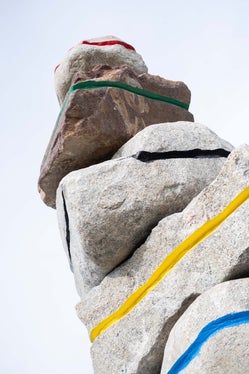 Un dettaglio dell'installazione all'imbocco del centro di Dobbiaco. (Foto: USP/Jacopo Coen)