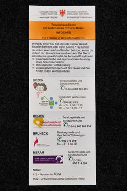 Es gibt Hilfe! Frauen in Gewaltsituation erhalten Hilfe, Beratung und Unterstützung in einem der fünf Frauenhausdienste Südtirols. (Foto: LPA/Greta Stuefer)