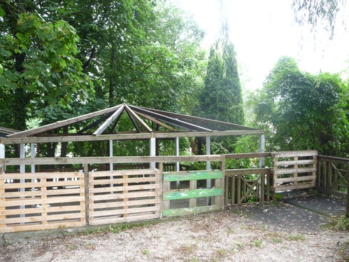 Una recente immagine della Gänselieselschänke. Il nuovo progetto ridarà vita alla vecchia osteria sita nel centro di Brunico. (Foto: Comune di Brunico)  