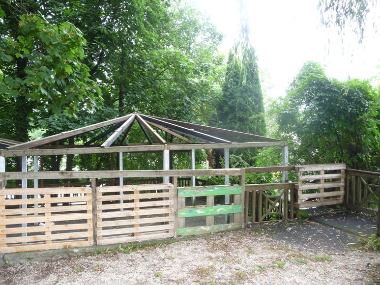So präsentiert sich die Gänselieselschänke aktuell. Das neue Projekt soll dem Traditionsbetrieb neues Leben einhauchen. (Foto: Gemeinde Bruneck)  