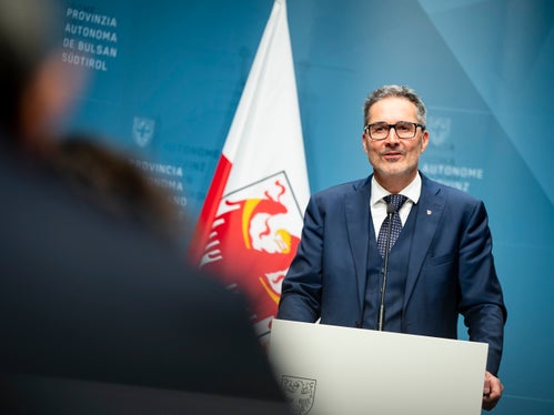 Am Dienstag, den 22. Juli, sind Medienvertreter und -vertreterinnen erneut zur Pressekonferenz nach der Sitzung der Landesregierung mit Landeshauptmann Arno Kompatscher geladen.  (Foto: LPA/Fabio Brucculeri)
