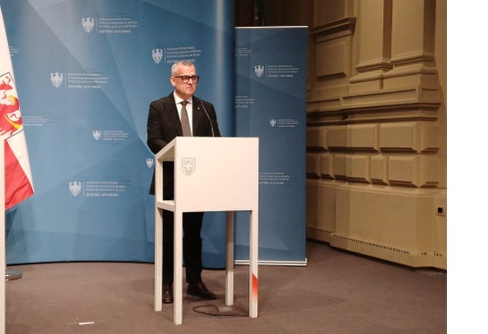 L’avvio di questo intervento rappresenta un passaggio fondamentale per garantire l’adeguamento dell’edificio agli standard normativi e di sicurezza richiesti, nel pieno rispetto dei vincoli di tutela, dichiara l'assessore provinciale alle Opere pubbliche, Valorizzazione del patrimonio, Libro fondiario e Catasto Christian Bianchi. (Foto: USP)