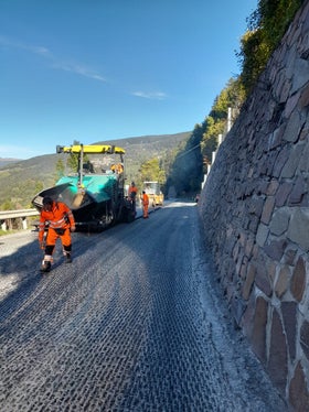 Buona parte del programma aggiuntivo 2023 per lavori di manutenzione straordinaria su strade provinciali e statali (46,67%, pari a 4.865.941,48 euro) è assorbito da interventi su pavimentazione e corpo stradale (Foto: Servizio strade)