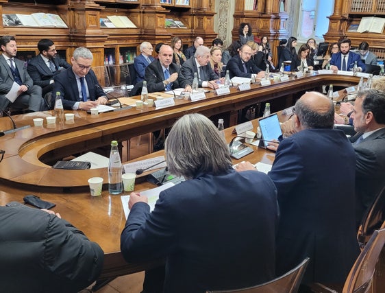 Der Stand der PNRR-Gesundheitsprojekte und die Abrechnung der Maßnahmen standen in Rom bei einem Treffen von Landesrat Hubert Messner, Vertretern der Regionen und autonomen Provinzen mit Gesundheitsminister Orazio Schillaci und Europa-Minister Tommaso Foti im Mittelpunkt. (Foto: LPA/Michael Mayr)