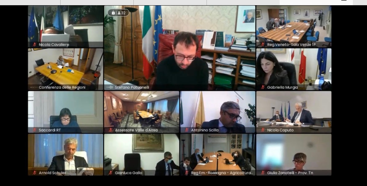 Videoconferenza sulla PAC con il ministro Stefano Patunelli. L'assessore Arnold Schuler ha rappresentato le richieste dell'Alto Adige. (Foto: ASP/Noemi Prinoth)