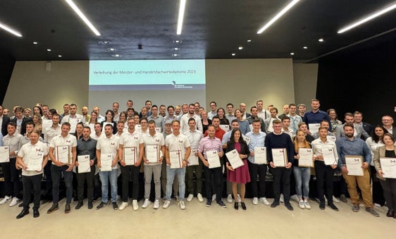 18 Maestre, 68 Maestri Professionali, due Tecniche e un Tecnico del Commercio hanno completato con successo un percorso formativo molto impegnativo (Foto: ASP/Ufficio Apprendistato e formazione dei maestri professionali)