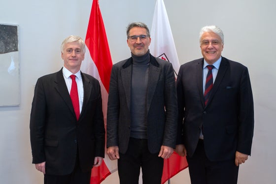 Da sinistra l'incaricato del Governo austriaco Karl Prummer, il presidente della Provincia autonoma di Bolzano Arno Kompatscher e il console generale d'Austria a Milano Wolfgang-Lukas Strohmayer (Foto: ASP/Greta Stuefer)