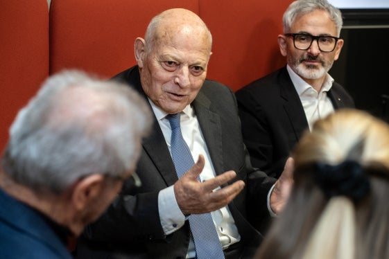 Alt-Landeshauptmann Luis Durnwalder, einer der Pioniere des Versuchszentrums Laimburg, hat von der Entstehung des Versuchszentrums erzählt. (Foto: Laimburg Research Centre/Ivo Corrà)