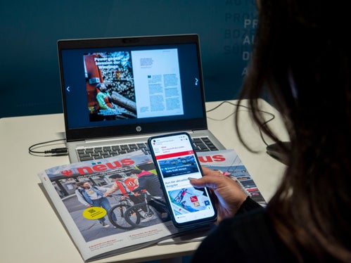 Chi è già abbonato alla rivista della Provincia riceverà automaticamente nëus in futuro. Chi non è ancora abbonato può abbonarsi gratuitamente alla rivista in edizione online o cartacea tramite un modulo di registrazione sul portale delle news della Provincia. (Foto: ASP/Fabio Brucculeri)