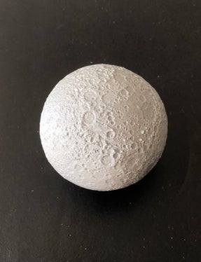 Topographisches Modell des Mondes (Foto: LPA/Deutsche Bildungsdirektion)