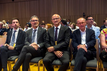 Anerkennung der Politik für die Preisträgerinnen und Preisträger: (v. l.) Landesrat Simone Marchiori (Trentino), LH Arno Kompatscher (Südtirol), LH Anton Mattle und EFA-Präsident Othmar Karas. (Foto: Land Tirol/Sedlak)