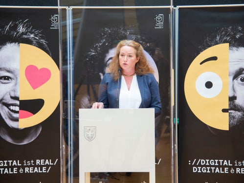 La ricercatrice Cosima Budabin (Unibz): Occorre creare luoghi sicuri per il confronto online. (Foto: ASP/Fabio Brucculeri)