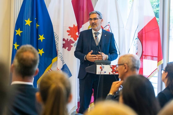 Il presidente Kompatscher: Abbassare lo stato di protezione nella Direttiva Habitat (Foto: ASP/Javier Bernal Revert)