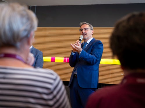 Landeshauptmann Arno Kompatscher beim Stakeholder Forum Klima: Bei diesem Beteiligungsformat ging es darum, die Expertise der direkt Betroffenen einzuholen. Daraus haben wir viel gelernt. (Foto: LPA/Fabio Brucculeri)