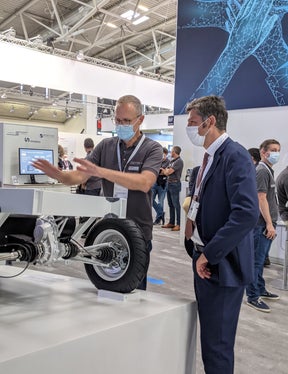 Mobilitätslandesrat Daniel Alfreider hat sich auf der international bedeutenden Mobilitätsplattform IIA Mobility über die neuesten Entwicklungen im Bereich Mobilität informiert. (Foto: LPA/Ingo Dejaco)