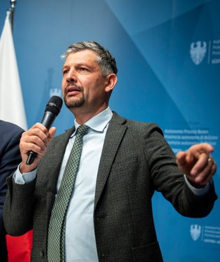 Wir bringen Infrastrukturentwicklung und Raumplanung in Einklang und schaffen damit eine solide Grundlage für die Weiterentwicklung dieses wichtigen Verkehrsknotens”, erklärt Mobilitäts- und Infrastrukturenlandesrat Daniel Alfreider. (Foto: LPA/Fabio Brucculeri)