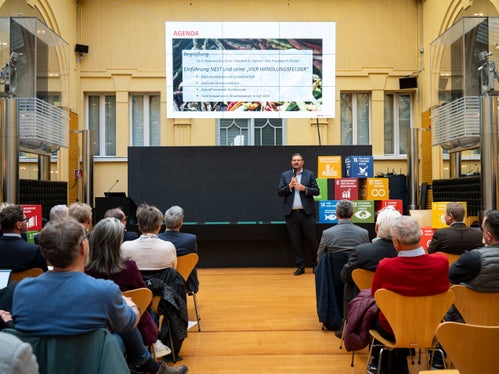 Auch IDM Südtirol Präsident Hansi Pichler betonte die Wichtigkeit der sogenannten Kümmerer, welche die Vernetzung, Planung und Kommunikation entlang der gesamten Wertschöpfungskette unterstützen. (Foto: LPA/Fabio Brucculeri)