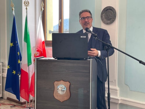 “L’opera che inauguriamo oggi è molto più di una struttura, rappresenta l’incontro di più esigenze. Non solo esigenze delle amministrazioni pubbliche, ma soprattutto esigenze della collettività, ha commentato il presidente Arno Kompatscher. (Foto: Ministero della Difesa)