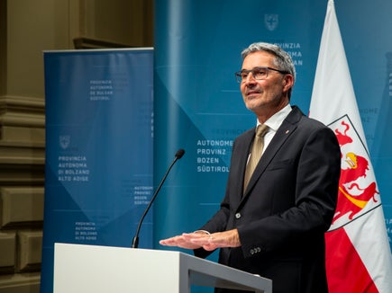 Landeshauptmann Arno Kompatscher teilte mit, dass die Gebühr der Konzessionären künftig aus zwei Teilen bestehen muss: aus einer festen und nunmehr neu auch aus einer variablen Komponente. (Foto: LPA/Fabio Brucculeri)