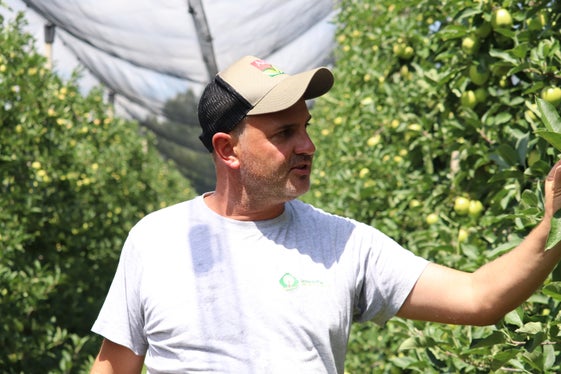 Bereichsleiter Stephan Raffl: Das ist unsere Pilotanlage, von hier aus ist unser Projekt sensorengesteuertes Bewässerungssystem gestartet. (Foto: LPA/Maja Clara)