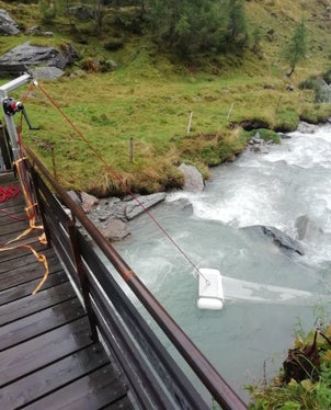 Die Probenahme von Mikroplastik in den Fließgewässern erfolgt mit dem so genannten Manta-Schleppnetz. (Foto: LPA/Landesagentur für Umwelt und Klimaschutz)