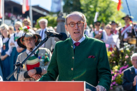 Il presidente dell’EFA Karas: «La Giornata del Tirolo supera i confini e le generazioni». (Foto: Land Tirol/Sedlak)