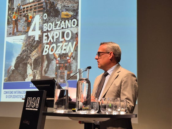 "L'Alto Adige rappresenta oggi uno dei territori più significativi per l'impiego degli esplosivi civili grazie alla presenza di importanti cantieri. Tutti questi progetti hanno contribuito a sviluppare competenze di altissimo livello e una consolidata cultura della sicurezza", ha affermato l'assessore Christian Bianchi. (Foto: USP/Gianluca Crocco)