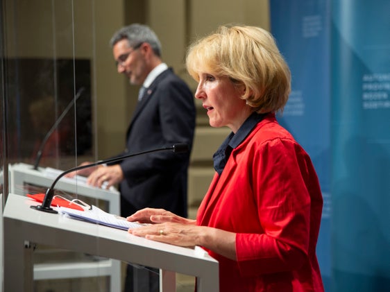 Familienlandesrätin Waltraud Deeg hat heute die Details zum Kinderbonus von 400 Euro pro Kind vorgestellt, der allen Beziehern des Landeskindergeldes zusteht. (Foto: LPA/Fabio Brucculeri)