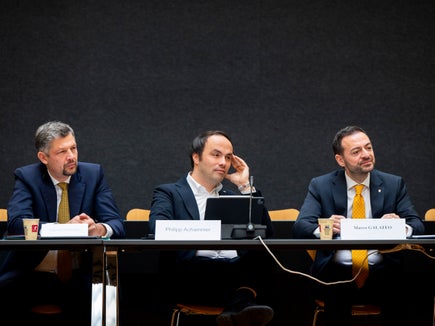La Giunta provinciale ha approvato, su proposta degli assessori all'Istruzione Marco Galateo, Philipp Achammer e Daniel Alfreider (da destra a sinistra nella foto), il nuovo regolamento relativo all’esame di Stato conclusivo del primo ciclo di istruzione e all’esame di maturità. (Foto: USP/Fabio Brucculeri)