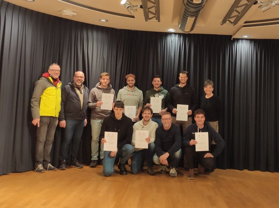 Die neu zertifizierten Skiservicetechniker mit Ivo Demetz, Roberto Moling, Karin Huber und Ernst Messner (Foto: LPA/BBZ Bruneck)

 