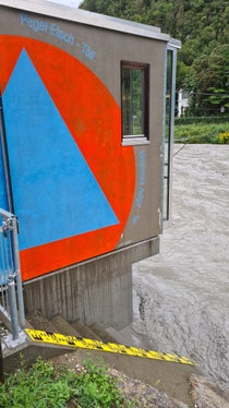 Die Pegelstände von Südtirols Flüssen werden von einem Netz an Pegelmessstationen überwacht; im Bild der Pegel Etsch-Töll in einer Archivaufnahme (Foto: LPA/Landesamt für Hydrologie und Stauanlagen in der Agentur für Bevölkerungsschutz)