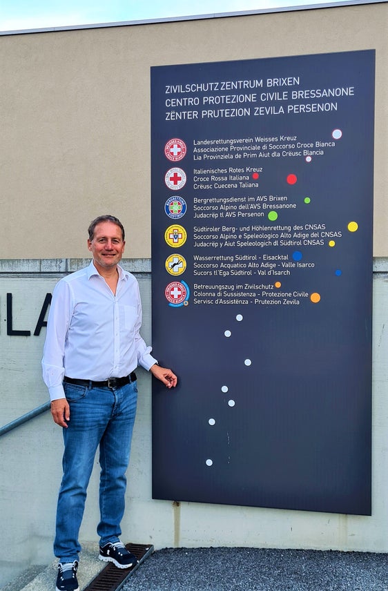 Hochbau- und Vermögenslandesrat Massimo Bessone auf Lokalaugeschein im Zivilschutzzentrum in Brixen (Foto: LPA)