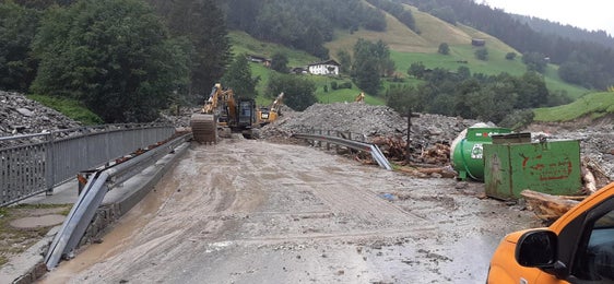 Auch der Landesstraßendienst war sowohl in Pflersch als auch in der Gemeinde Ahrntal im Einsatz. (Foto: Landesstraßendienst)