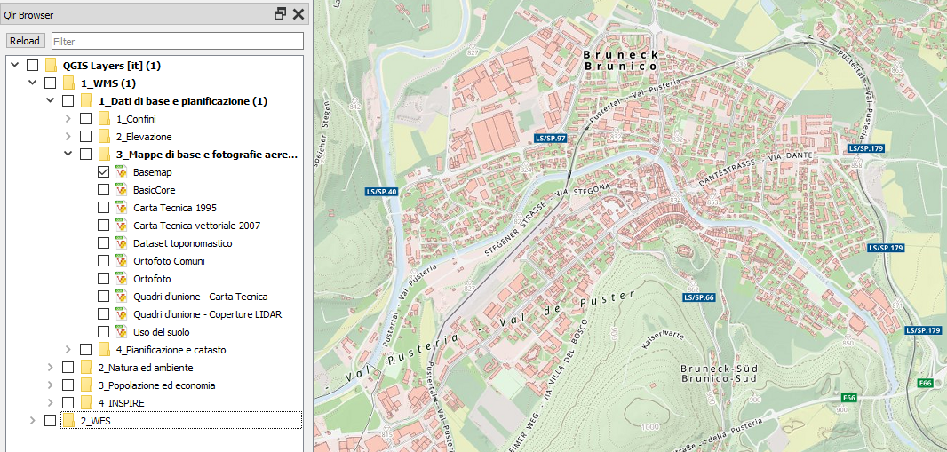 In questa immagine è raffigurata la Basemap dell’Alto Adige. Questa mappa di base è composta da una serie di strati informativi che, a seconda della scala, vengono composti dinamicamente da dati diversi.