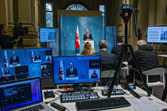 Was das Personal im Postdienst angeht, sei es gelungen, die finanzielle Anerkennung der Zweisprachigkeit sicherzustellen, informierte bei der heutigen Pressekonferenz nach der Landesregierungssitzung der Landeshauptmann. (Foto: LPA/Greta Stuefer)