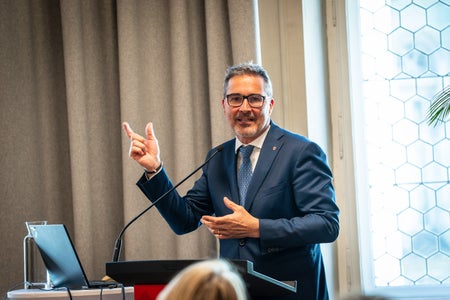 Landeshauptmann Arno Kompatscher (Südtirol): „Mit der Euregio-Jobbörse wird ein gemeinsamer Arbeitsmarkt für Bürgerinnen und Bürger sowie Unternehmen der Euregio konkret erlebbar.“ (Foto: Land Tirol/Fitsch)