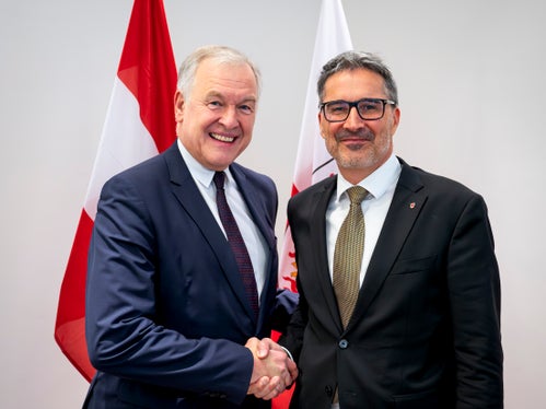 Martin Eichtinger ist der neue österreichische Botschafter in Rom. Landeshauptmann Arno Kompatscher begrüßte ihn heute (15. November) in Bozen. (Foto: LPA/Fabio Brucculeri)