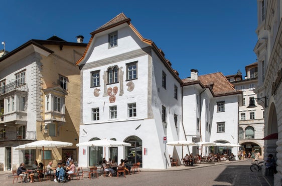 La Casa della Pesa è la sede di Bolzano dell'Euregio e vi si svolgono i Giovedì culturali (Foto: ASP) 