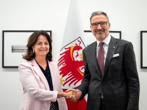 La presidente Greti Ladurner apprezza il dialogo con la Provincia di Bolzano: Il dialogo con il presidente della Provincia rappresenta un momento importante per Fiera Bolzano. Insieme dobbiamo continuare a rafforzare e rendere visibile il ruolo della Fiera nel tessuto economico dell'Alto Adige. (Foto: USP/Fabio Brucculeri)