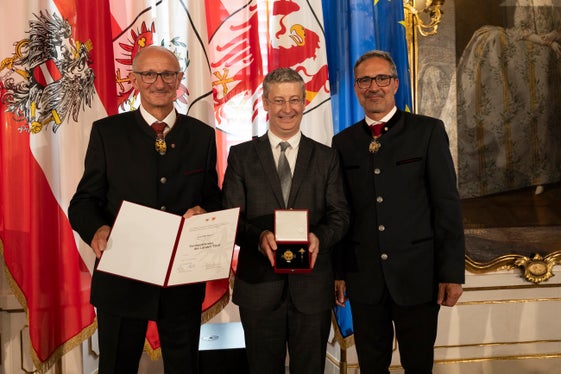 
Für seine Verdienste um die Sozialarbeit in Südtirol wurde Joachim Kerer aus Brixen mit dem Verdienstkreuz geehrt.  (Foto: Land Tirol/Sedlak)