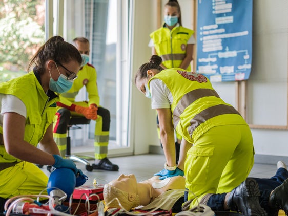 Gli ambiti in cui i volontari possono essere coinvolti spaziano dall'assistenza sanitaria e sociale, al lavoro culturale e con i giovani, alla tutela dell'ambiente, della popolazione e dei consumatori, alla sensibilizzazione, allo sviluppo e all'educazione sportiva (Foto: Croce Bianca Chiusa)